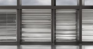 Nawiewniki w oknach &ndash; montaż, korzyści i działanie w ramach wentylacji domowej