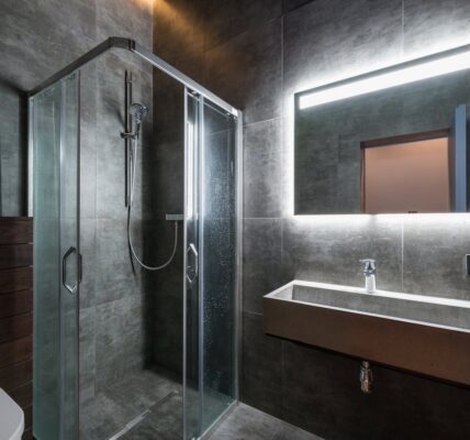 Jak zdjąć drzwi od kabiny prysznicowej