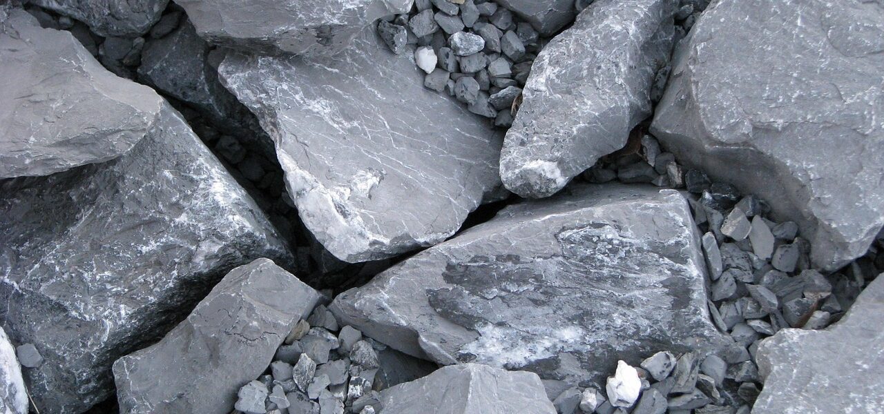 Fornir kamienny – nowoczesna alternatywa dla tradycyjnych płytek kamiennych