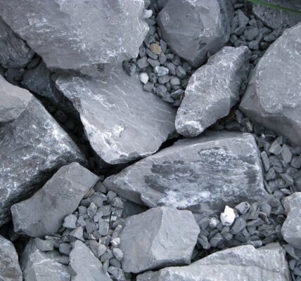 Fornir kamienny – nowoczesna alternatywa dla tradycyjnych płytek kamiennych