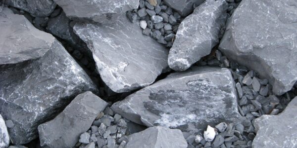 Fornir kamienny – nowoczesna alternatywa dla tradycyjnych płytek kamiennych