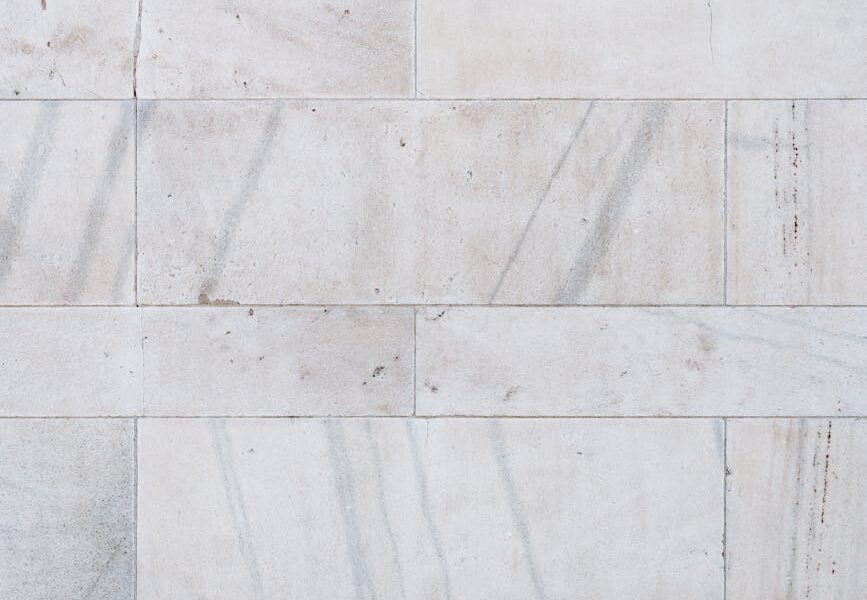 Fornir kamienny – nowoczesna alternatywa dla tradycyjnych okładzin