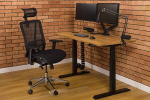 Jak odpowiednio dobrać biurko regulowane do swoich potrzeb?