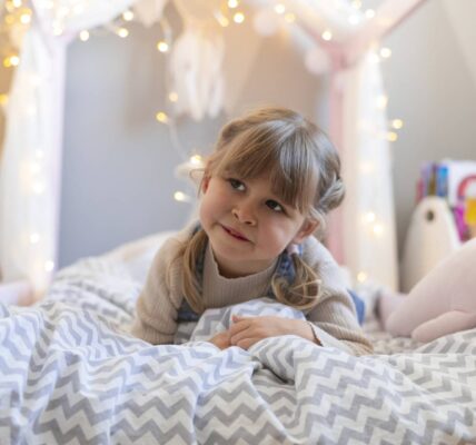 Czy łóżko piętrowe niskie jest bezpieczne dla dzieci?