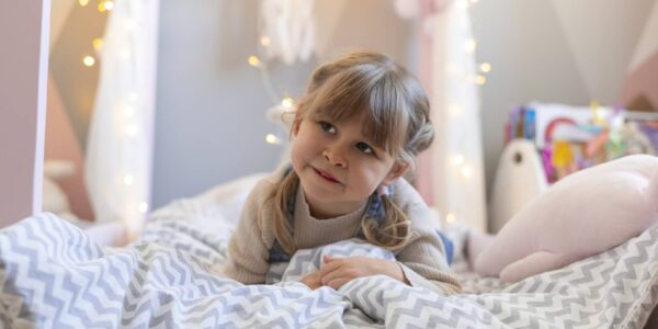 Czy łóżko piętrowe niskie jest bezpieczne dla dzieci?