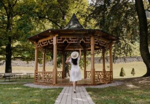 Altanki ogrodowe a wiaty &ndash; czym się r&oacute;żnią i na co się zdecydować?