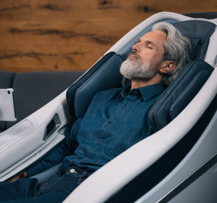 Fotel masujący jako uniwersalny element wyposażenia wnętrz