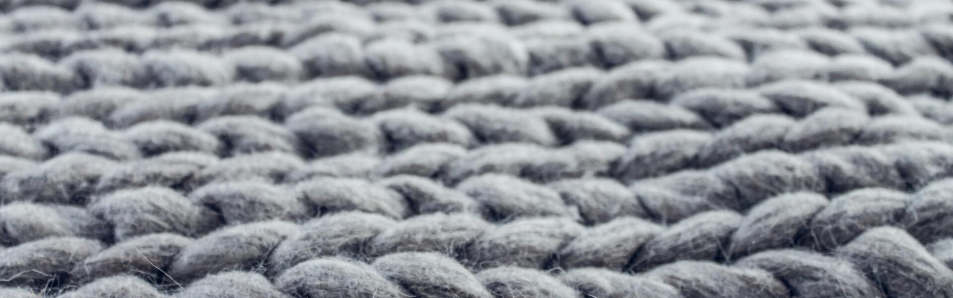 Czym cechują się wytrzymałe wykładziny obiektowe?