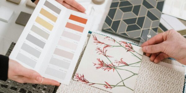 Płytki dywanowe – czym są i kiedy warto się na nie zdecydować?