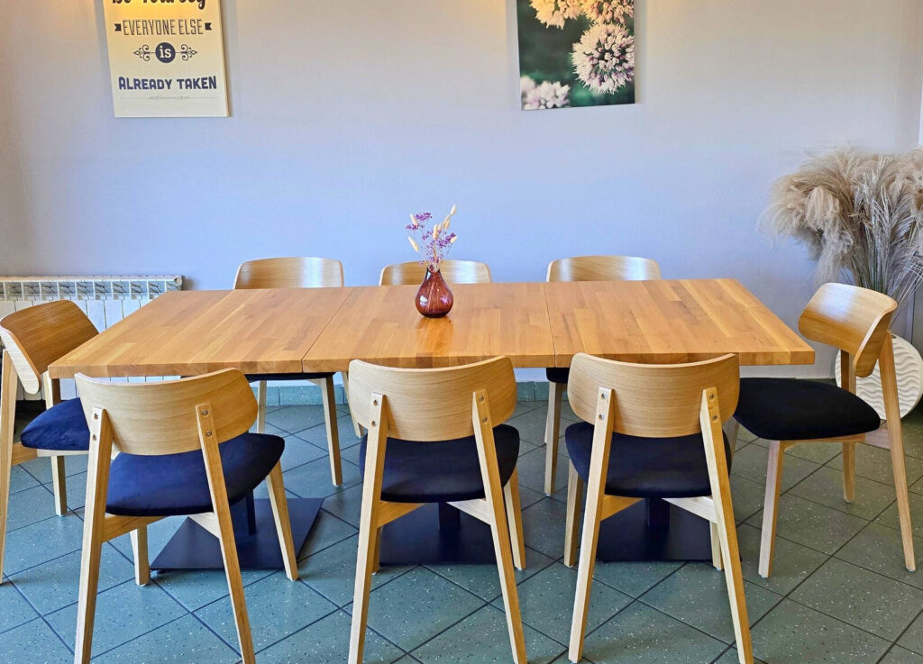 Krzesła do restauracji i lokali gastronomicznych &ndash; co wziąć pod uwagę przy wyborze?