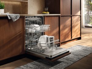 Wyjątkowo cicha i efektywna zmywarka Electrolux. Zużywa 8,4 l wody na cykl i pracuje na poziomie 37 dB